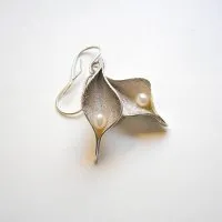 Jeunesse - Zilveren oorhangers met parel