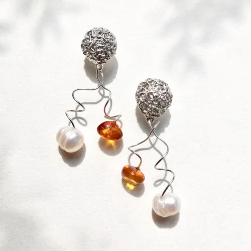 Allegria Amber- Oorbellen met parels en amber