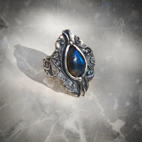 Antigua - Zilveren ring met Labradoriet vintage look