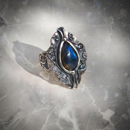 Antigua - Zilveren ring met Labradoriet vintage look