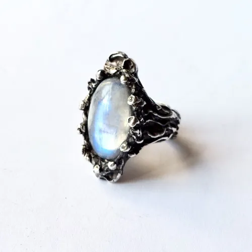 Blue Moon - Zilveren organische ring met maansteen