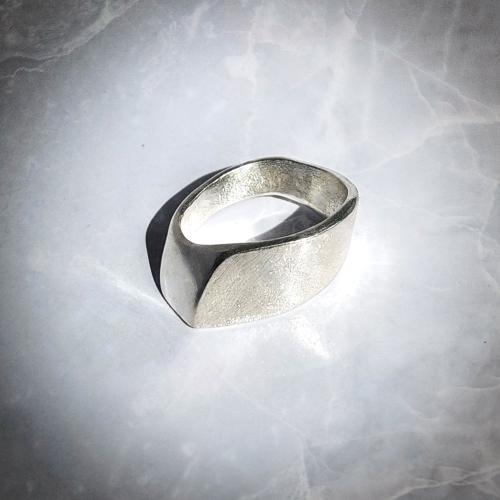 Contrasto - Strak modern ontwerp zilveren ring
