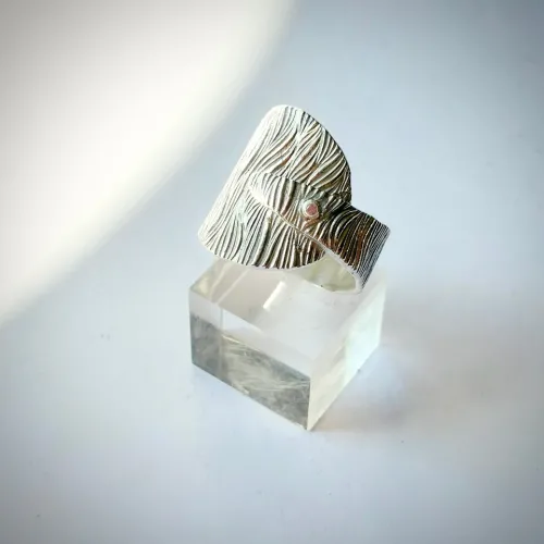 Corteza lll - Moderne zilveren design ring met kristal