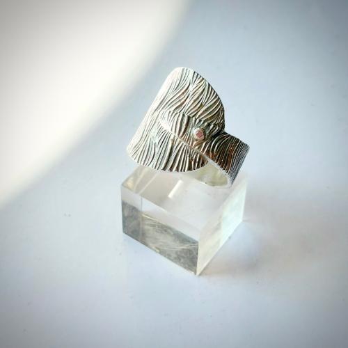 Corteza lll - Moderne zilveren design ring met kristal