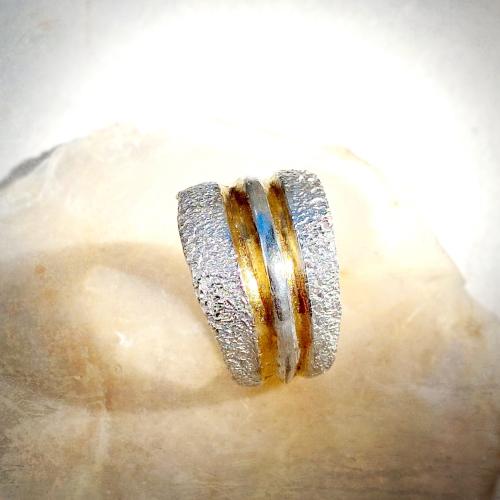 Enamorada - Zilveren organische ring met goud