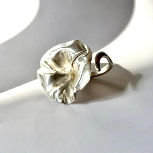 Esplendor - Zilveren florale ring met parel