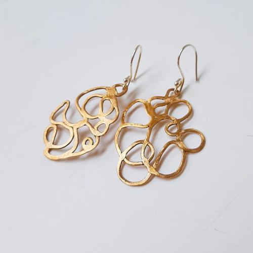 Foliage - Goudkleurige grote oorhangers