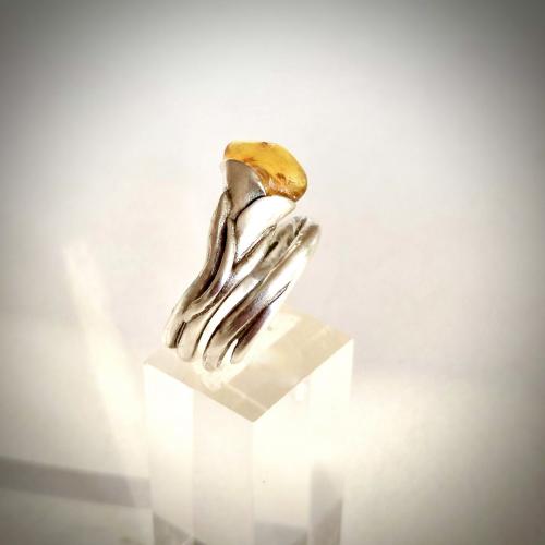 Golden Amber - Zilveren ring met Amber