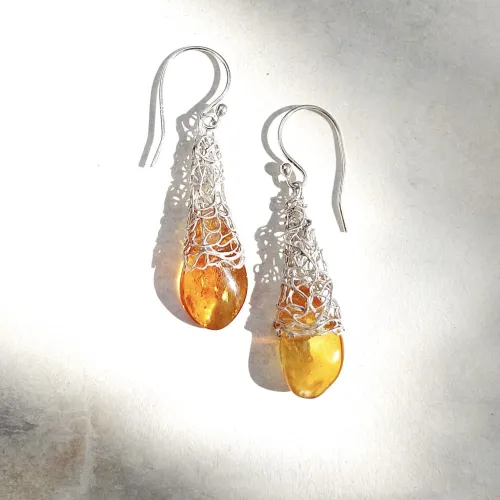 Golden sunlight - Zilveren oorbellen met Amber en zilver filigrain