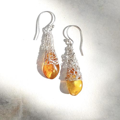 Golden sunlight - Zilveren oorbellen met Amber en zilver filigrain