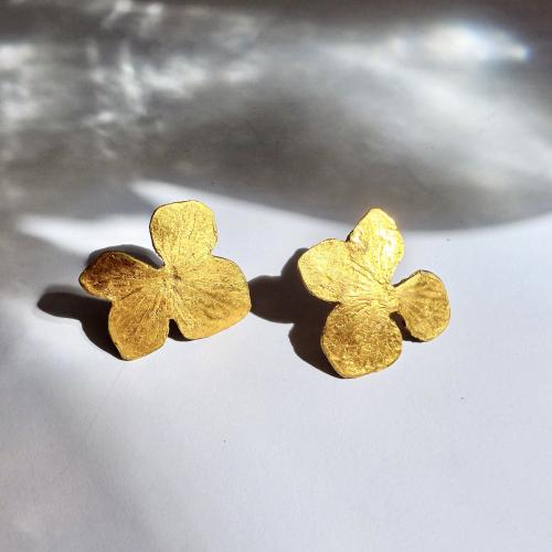 Hortense - Florale oorbellen van verguld zilver