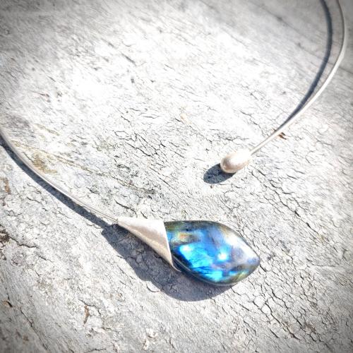 Labradoriet Magique - Zilveren asymmetrische ketting met Labradoriet