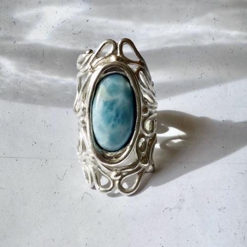 Larimar l - Grote zilveren organische ring met Larimar