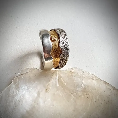 Majestico - Zilveren ring met goud en diamant