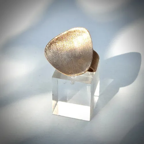 Marigold - Moderne goudkleurige ring brons