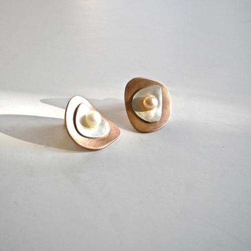 Piattini - Platte koperen oorstekers met zilver en parel