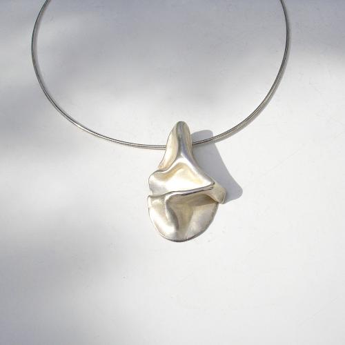 Piegare - Unieke zilveren design hanger