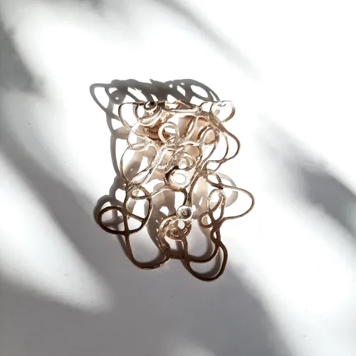 Ramillas - goudkleurige design broche