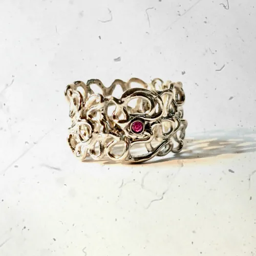 Ruby - Zilveren ring met robijn en filigrain
