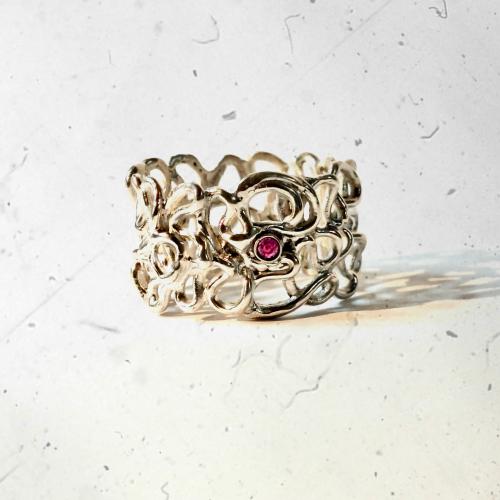 Ruby - Zilveren ring met robijn en filigrain
