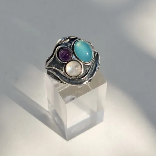 Treasure Chalcedoon - Zilveren ring met chalcedoon, maansteen en amethist