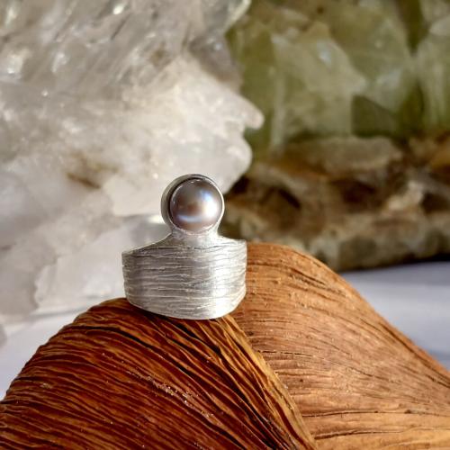 Unique - Zilveren ring met grijze parel