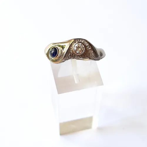 White Gold - Wit gouden ring met saffier en diamant